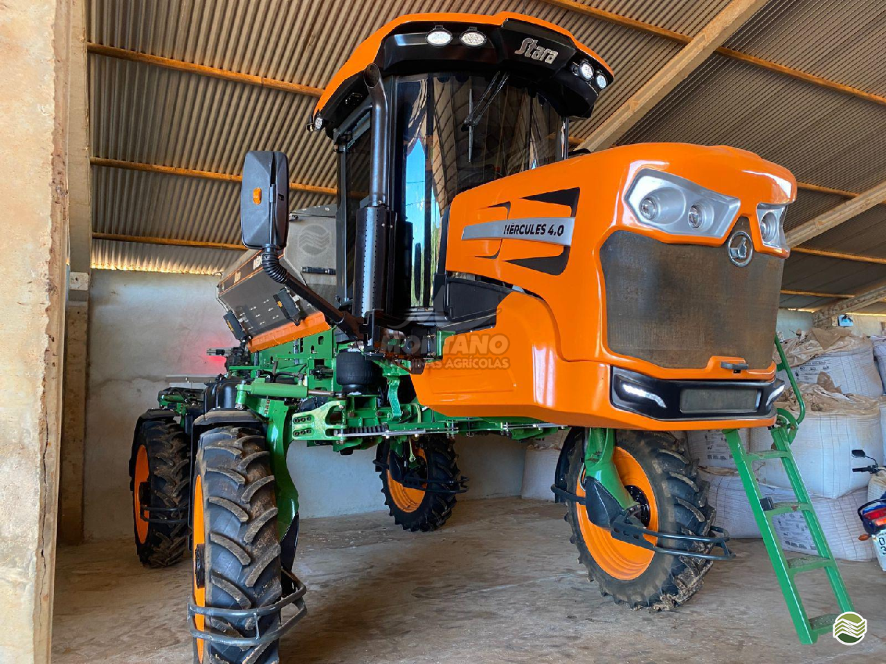 DISTRIBUIDOR AUTOPROPELIDO STARA HERCULES 4.0 Montano Máquinas Agrícolas LAGOA VERMELHA RIO GRANDE DO SUL RS